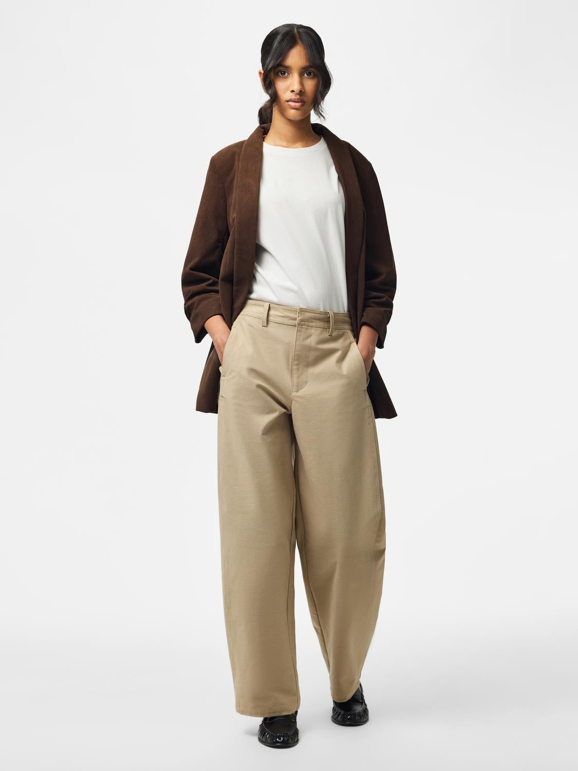 model_shot-front_full